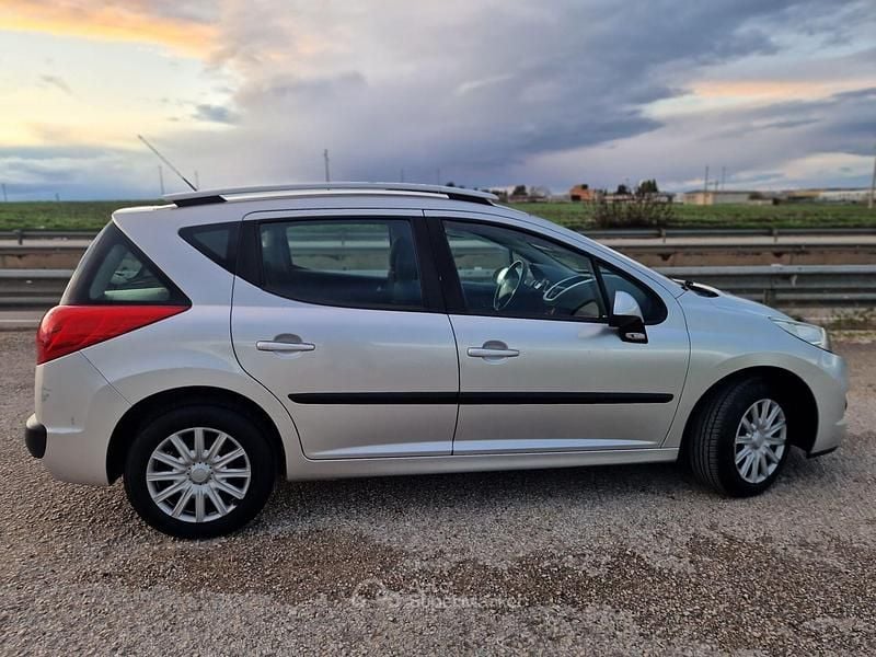 Usata Peugeot 207 Active 93 CV (68 kW) 2011 Argento Station wagon