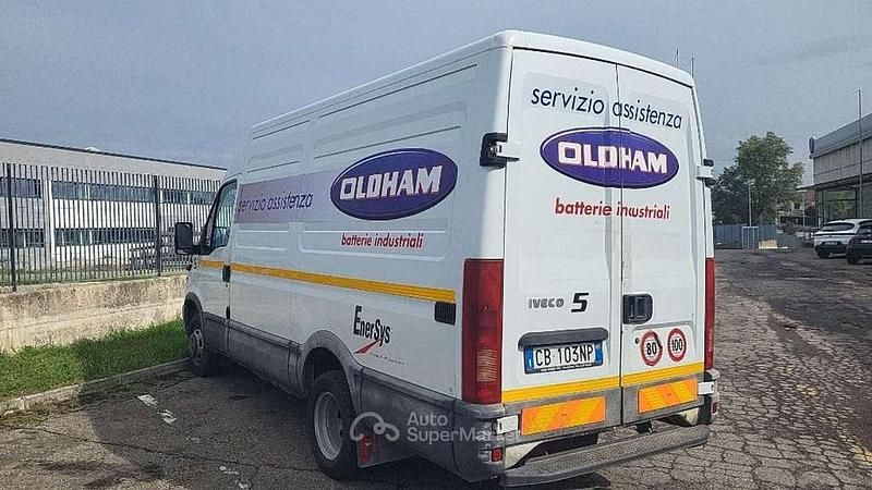 Usata Iveco Daily 145 CV (106 kW) 2003 Gray Utilitaria