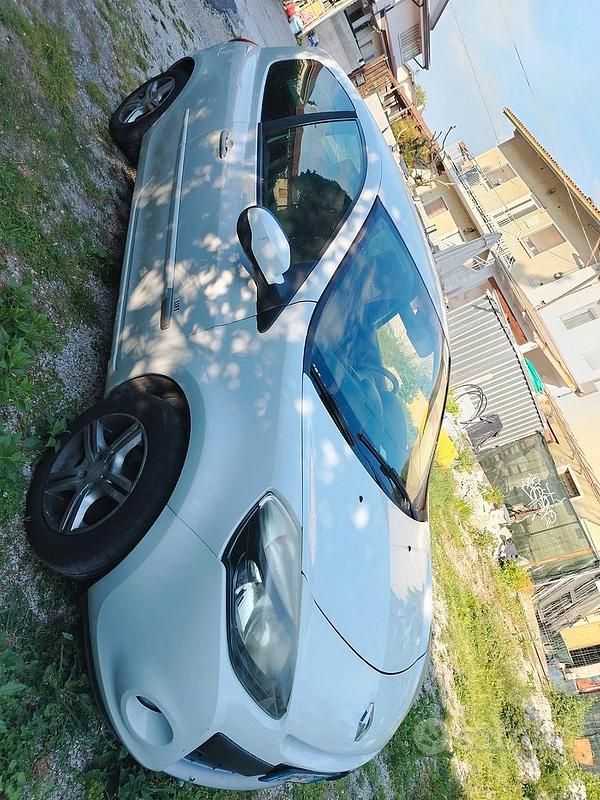 Usata Renault Clio II 75 CV (55 kW) 2009 Berlina