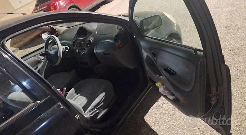 Usata Toyota Yaris 2000 Nero Berlina
