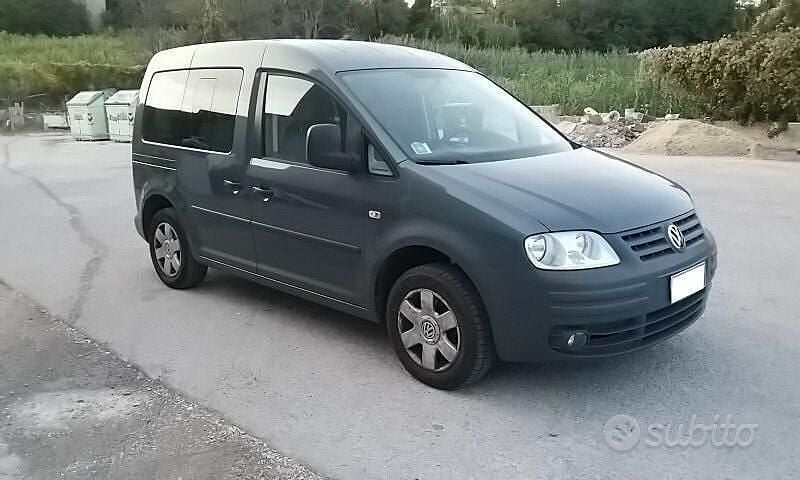 Usata VW Caddy Life 109 CV (80 kW) 2009 Grigio Monovolume