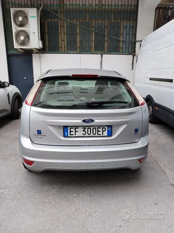 Usata Ford Focus 109 CV (80 kW) 2010 Grigio Berlina