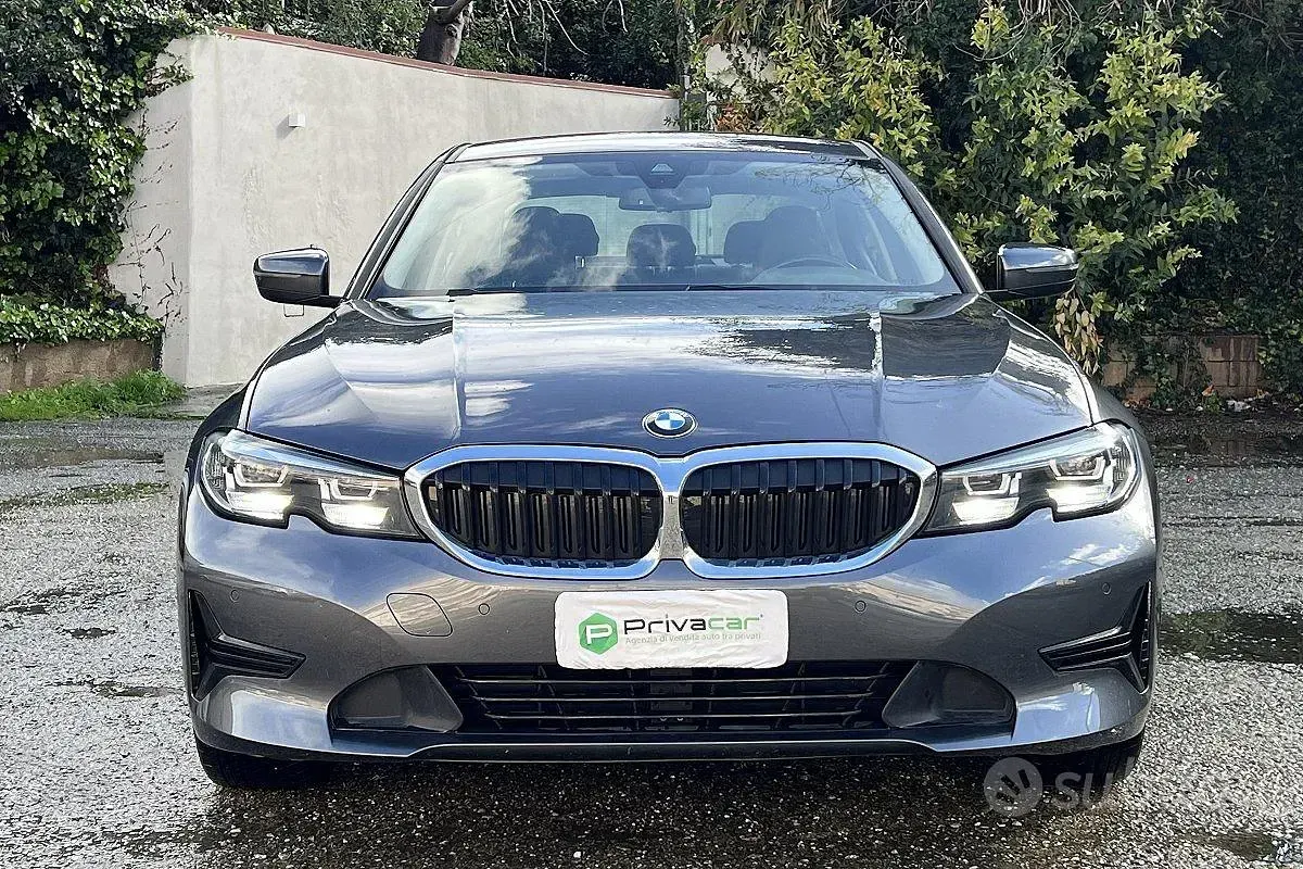 Begagnad BMW 318 Advantage 150 HK (110 kW) 2022 Grå Sedan
