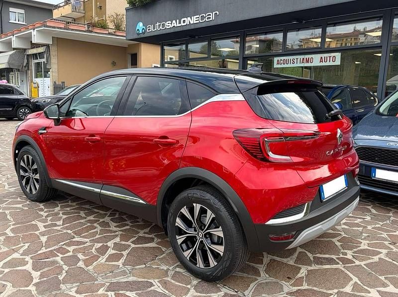 Usata Renault Captur Business 101 CV (74 kW) 2023 Rosso SUV