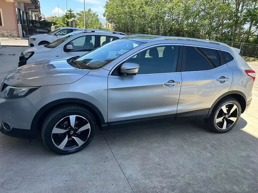 Usata Nissan Qashqai Tekna 131 CV (96 kW) 2016 Argento SUV