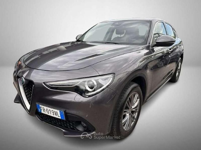 Usata Alfa Romeo Stelvio Super 210 CV (154 kW) 2018 Grigio scuro metallizzato SUV