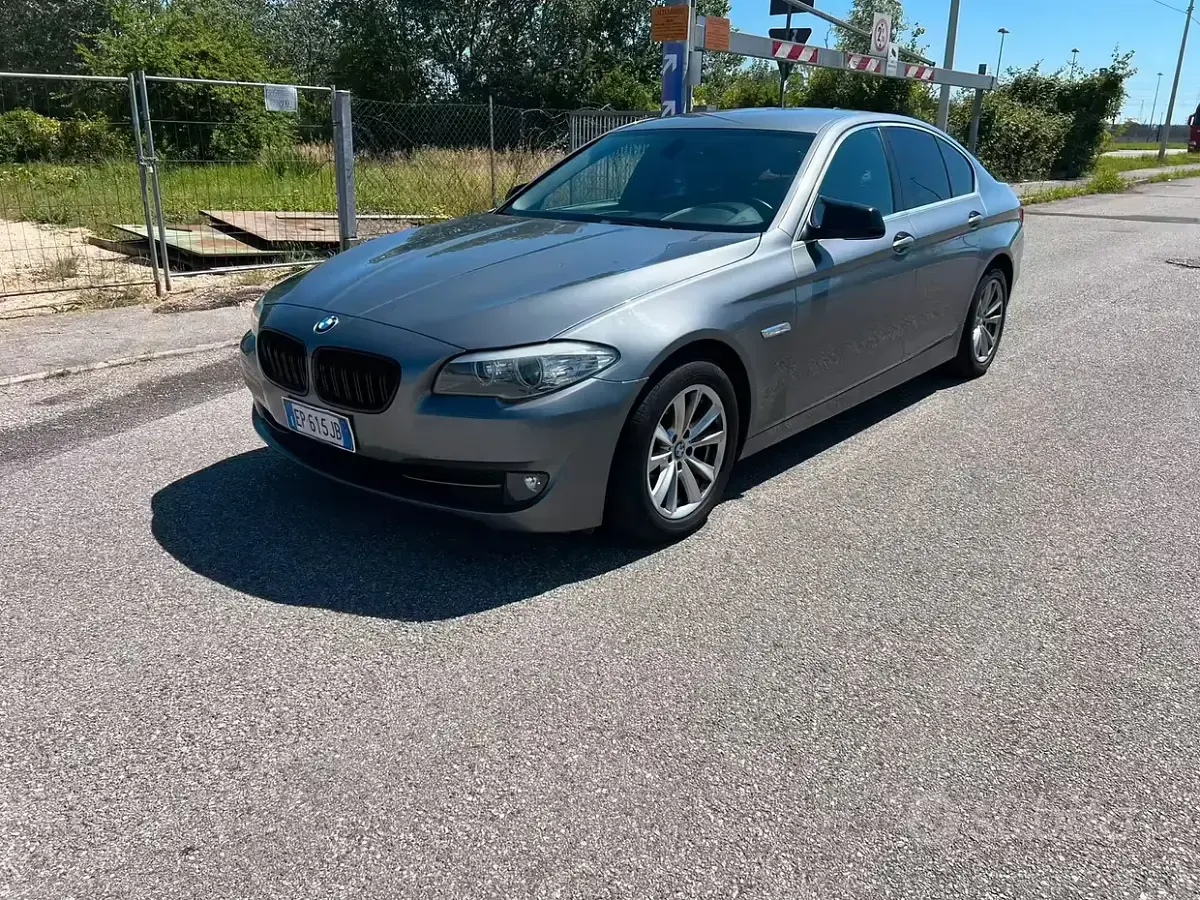 Usata BMW 520 184 CV (135 kW) 2012 Grigio Berlina
