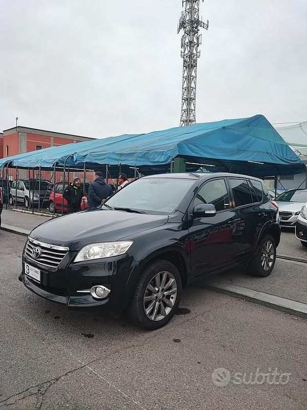 Usata Toyota RAV4 Lounge 150 CV (110 kW) 2013 Nero SUV