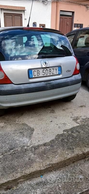 Usata Renault Clio II 75 CV (55 kW) 2002 Berlina