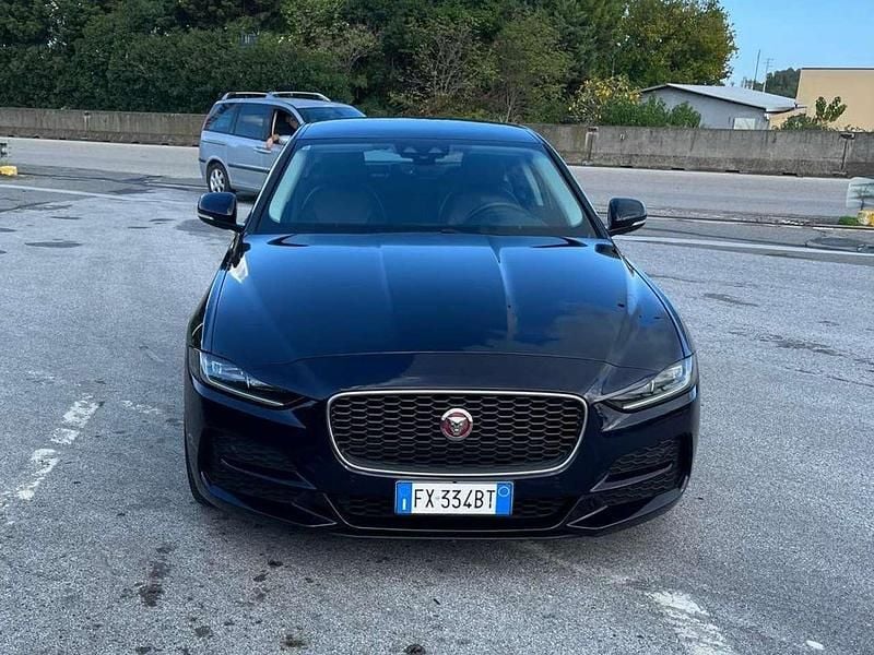 Usata Jaguar XE 179 CV (131 kW) 2019 Blu/azzurro Berlina