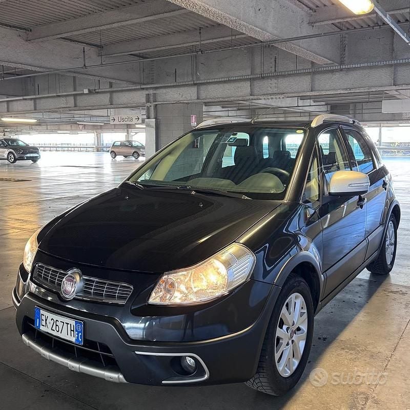Usata Fiat Sedici Emotion 120 CV (88 kW) 2012 Nero SUV