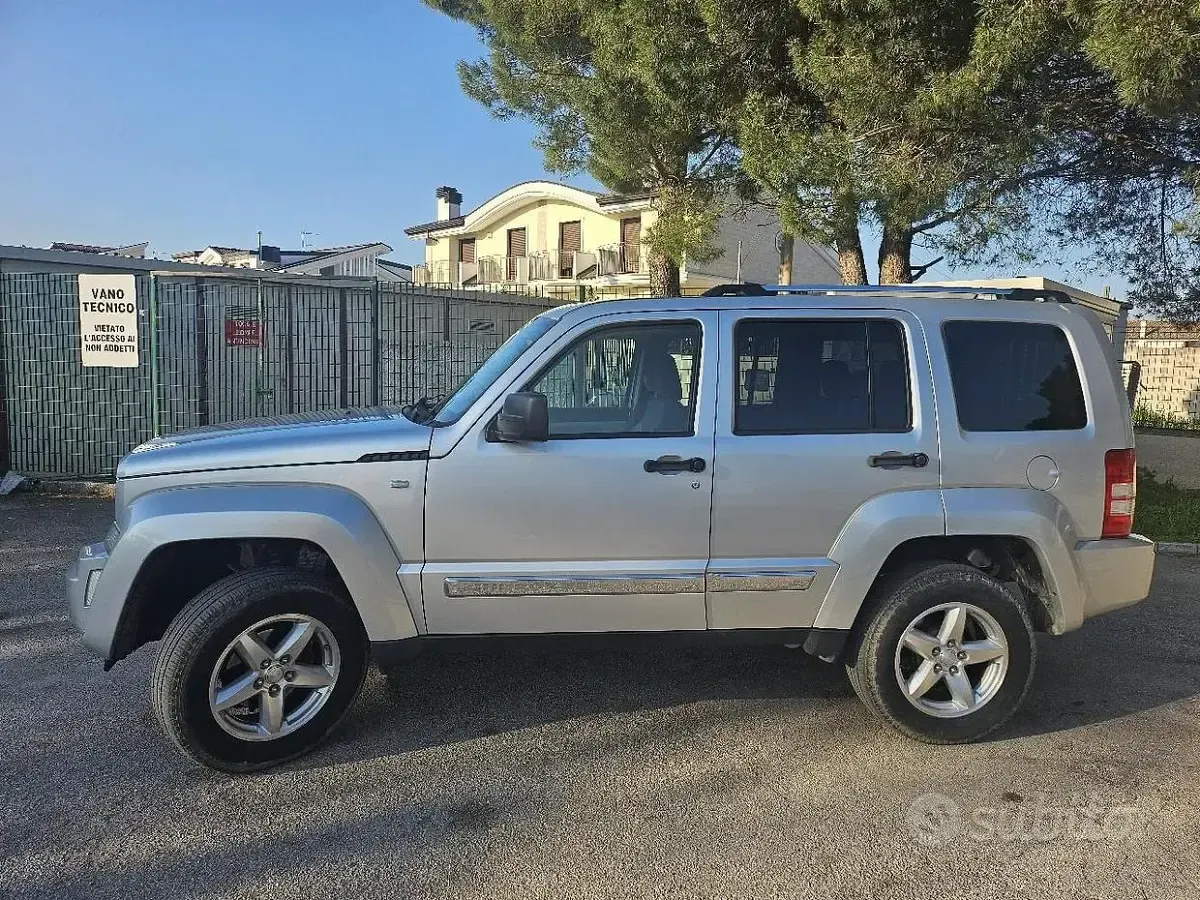 Usata Jeep Cherokee 177 CV (130 kW) 2008 SUV