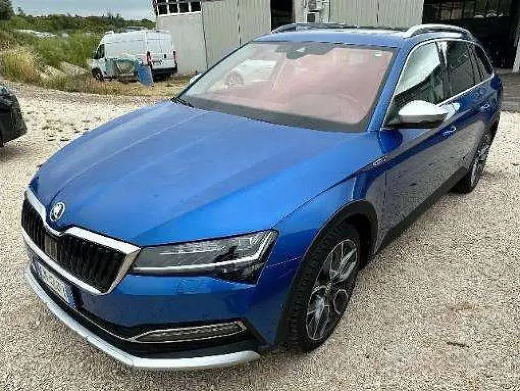 Usata Skoda Superb Scout 4x4 200 CV (147 kW) 2022 Blu/azzurro Station wagon