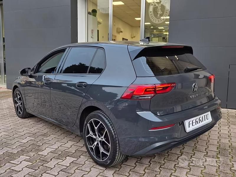 Usata VW Golf VII Life 116 CV (85 kW) 2021 Grigio Utilitaria