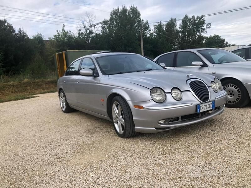 Usata Jaguar S-Type R 395 CV (290 kW) 2004 Argento Berlina