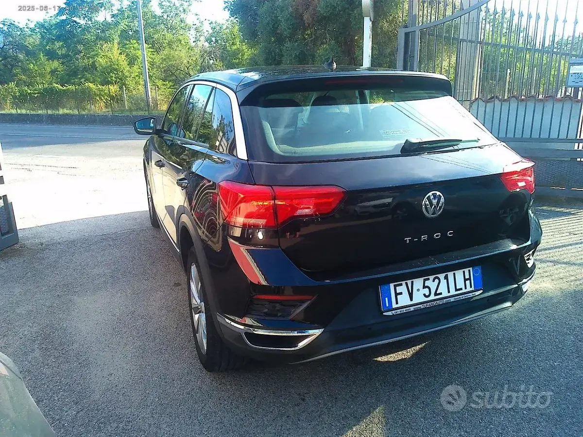 Usata VW T-Roc Style 116 CV (85 kW) 2019 Nero SUV