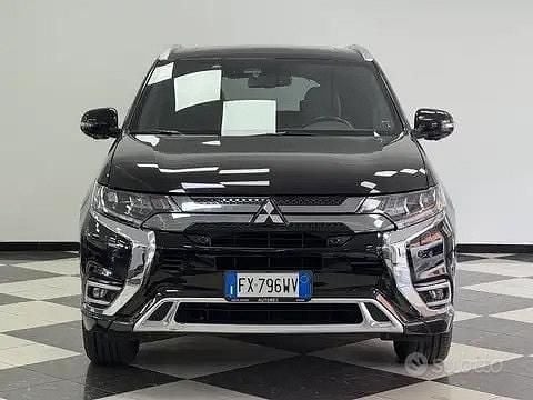 Usata Mitsubishi Outlander P-HEV Instyle 134 CV (98 kW) 2019 Nero Station wagon
