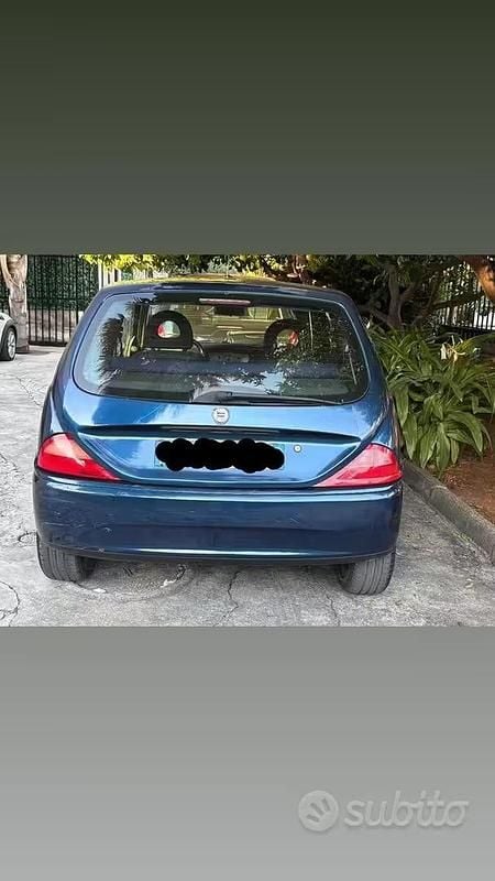 Usata Lancia Ypsilon 60 CV (44 kW) 2001 Blu Utilitaria
