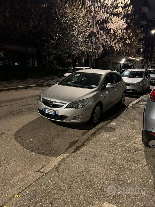 Usata Opel Astra 2011 Grigio Utilitaria