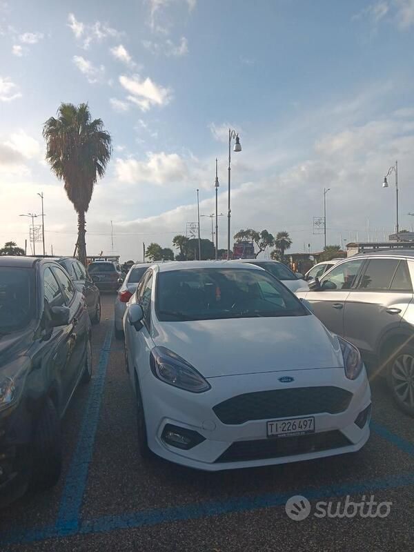 Bianco Usata 2018 Ford Fiesta Due volumi | 12.000 € (Molto cara) - Immagine 1/3