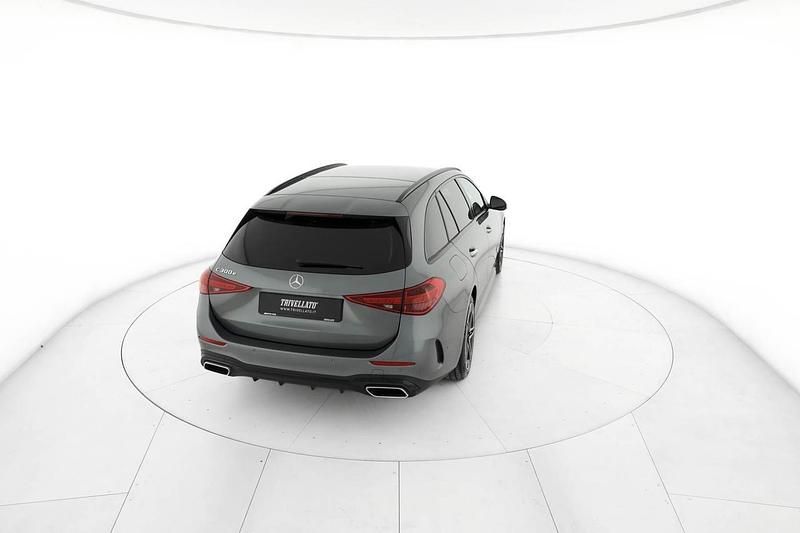 Usata Mercedes E300 Premium Plus 204 CV (150 kW) 2022 Grigio selenite vernice mettallizzata Station wagon