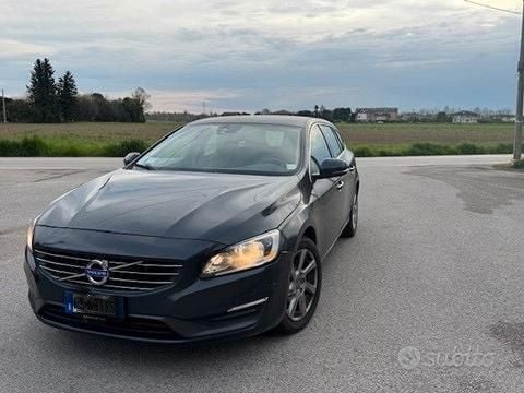 Usata Volvo V60 136 CV (100 kW) 2013 Grigio Station wagon
