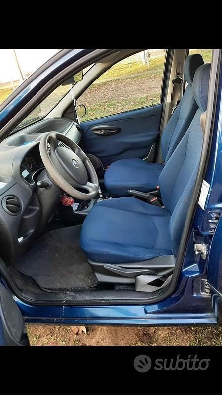Usata Fiat Punto 2005 Blu Utilitaria