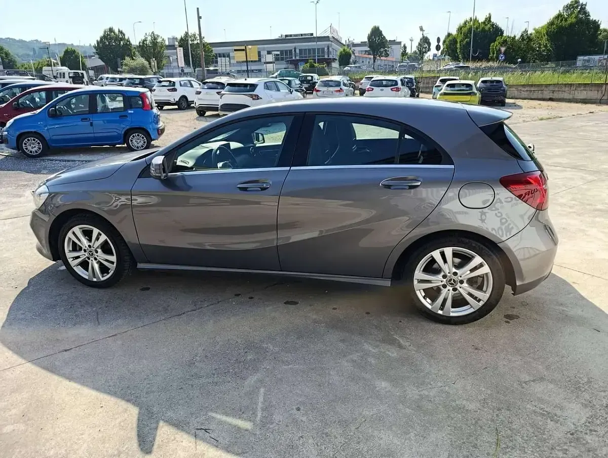 Usata Mercedes A180 109 CV (80 kW) 2018 Grigio Berlina