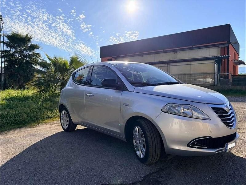 Usata Lancia Ypsilon Silver 69 CV (50 kW) 2011 Argento Utilitaria