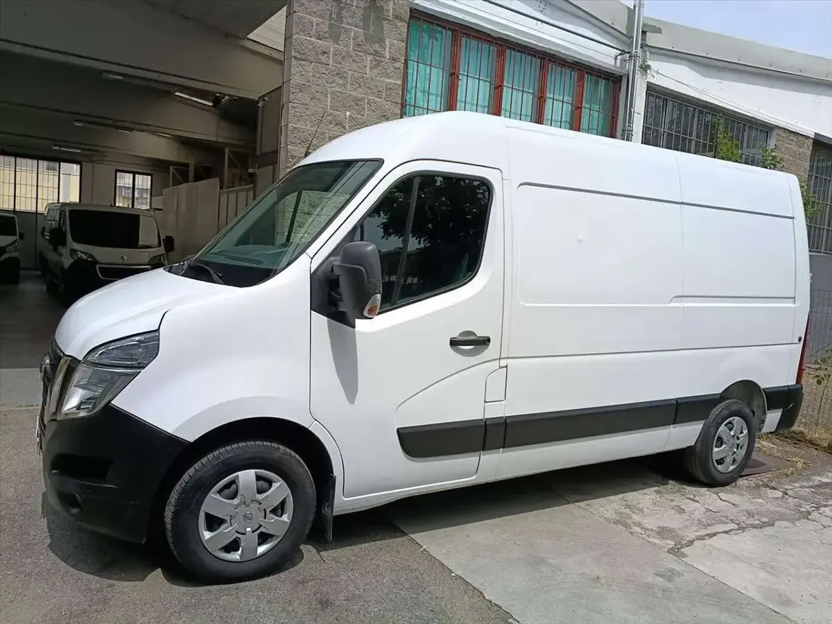 Usata Renault Master 136 CV (100 kW) 2023 Bianco Monovolume