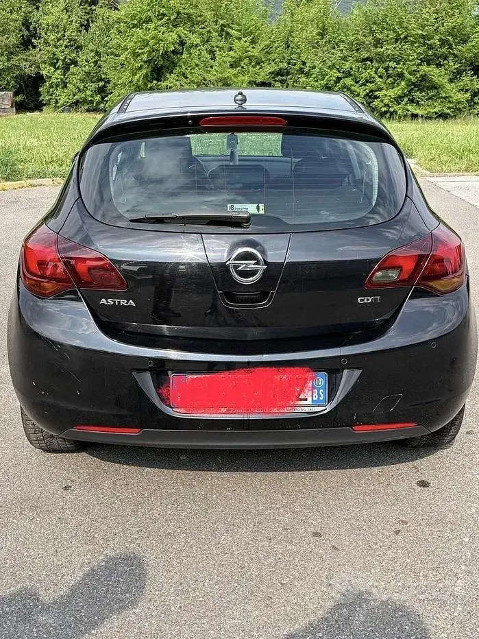 Usata Opel Astra 60 CV (44 kW) 2010 Nero Berlina