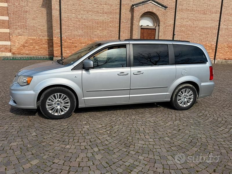 Usata Lancia Voyager 163 CV (119 kW) 2012 Grigio Monovolume