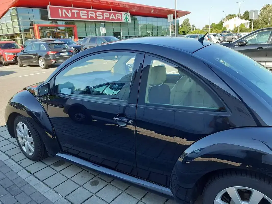 Usata VW New Beetle 105 CV (77 kW) 2007 Nero Utilitaria