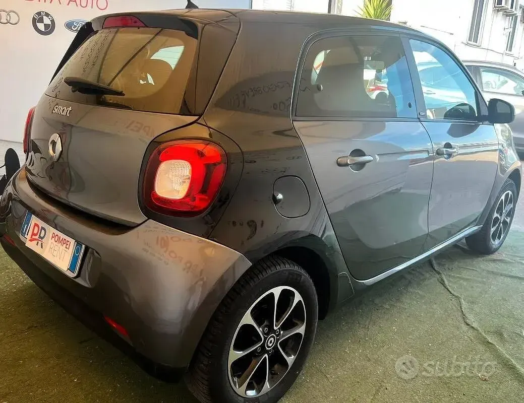 Usata Smart ForFour Prime 71 CV (52 kW) 2016 Grigio Utilitaria