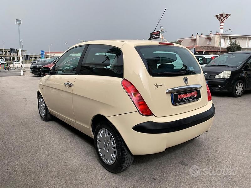 Usata Lancia Ypsilon 60 CV (44 kW) 2004 Beige Utilitaria