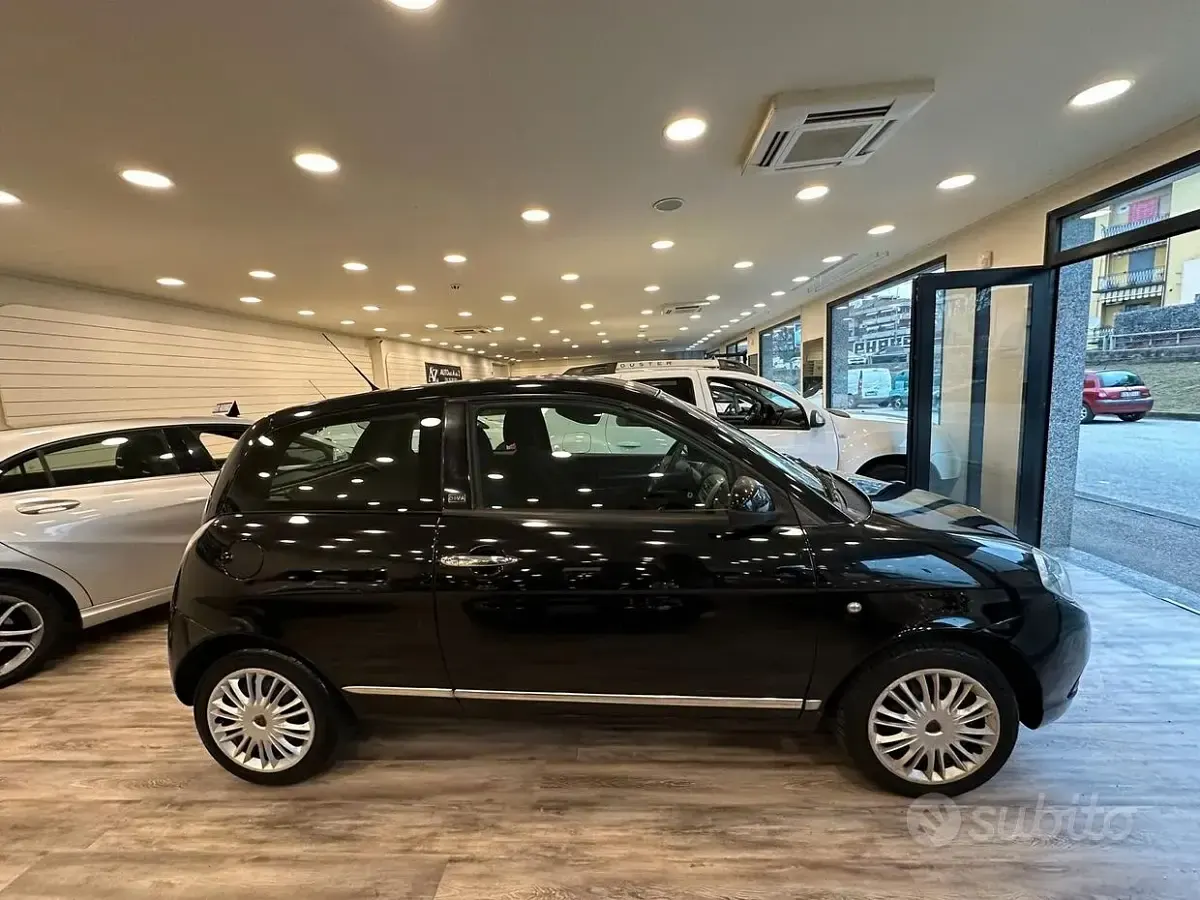 Usata Lancia Ypsilon 69 CV (50 kW) 2011 Nero Utilitaria