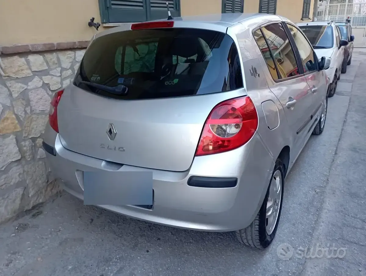Usata Renault Clio II LE 85 CV (62 kW) 2008 Grigio Berlina