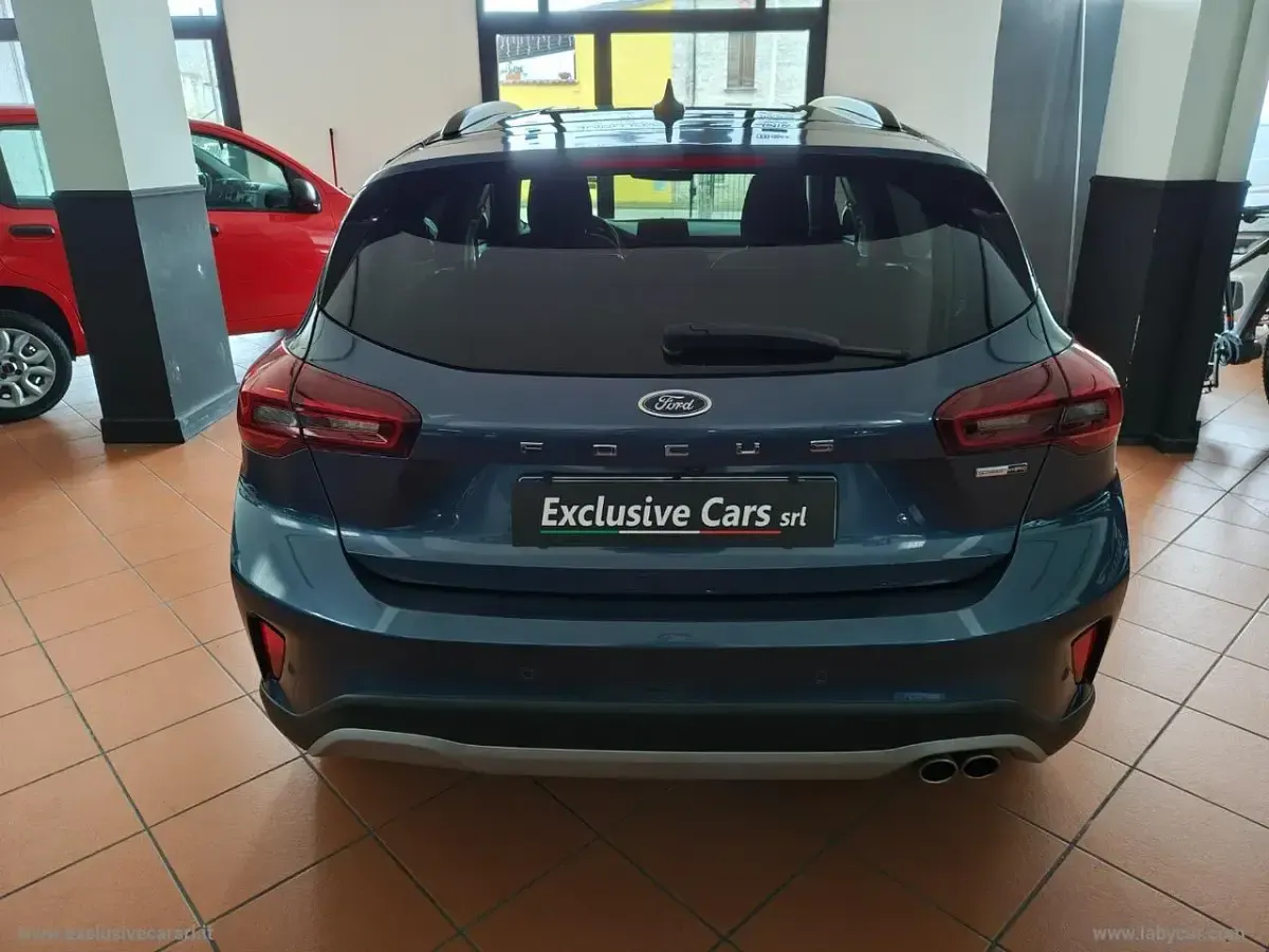Usata Ford Focus 125 CV (91 kW) 2022 Blu/azzurro Berlina
