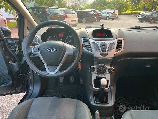 Usata Ford Fiesta 95 CV (69 kW) 2012 Nero Utilitaria