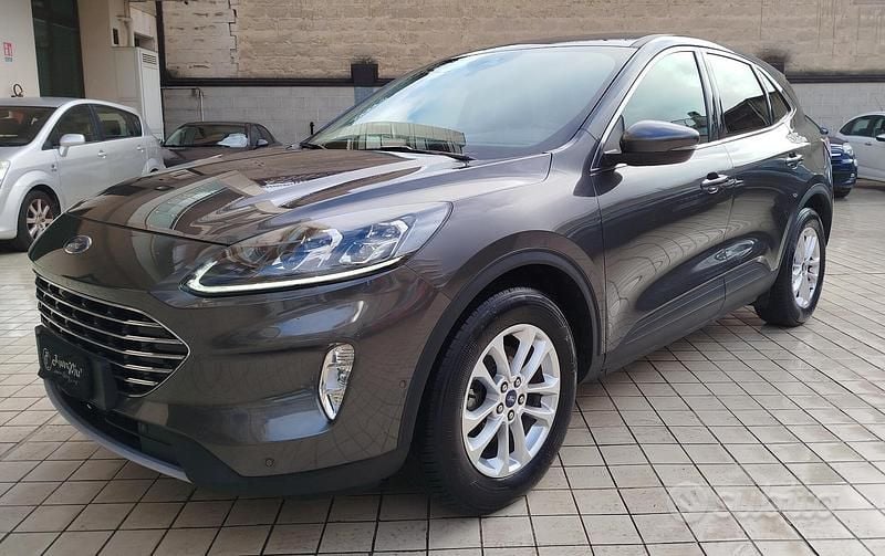 Begagnad Ford Kuga Titanium 120 HK (88 kW) 2020 Grå SUV