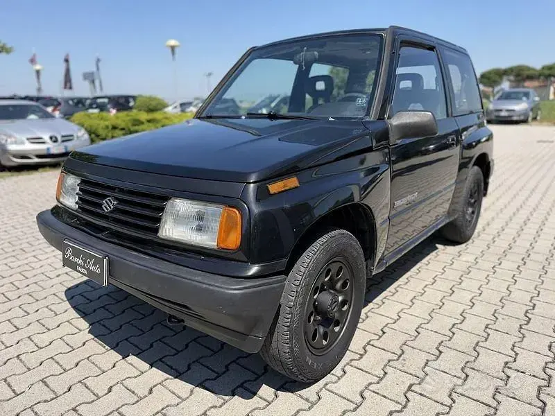 Usata Suzuki Vitara 82 CV (60 kW) 1992 Nero SUV