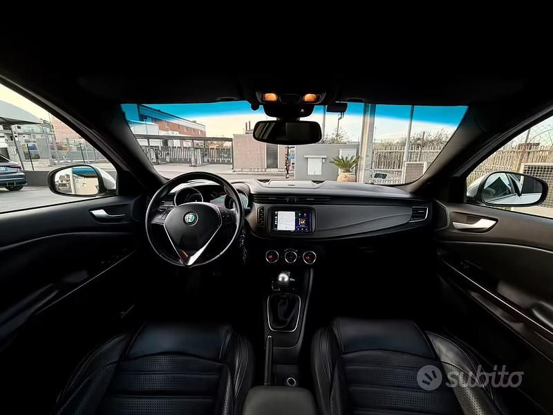 Usata Alfa Romeo Giulietta Distinctive 120 CV (88 kW) 2014 Bianco Utilitaria
