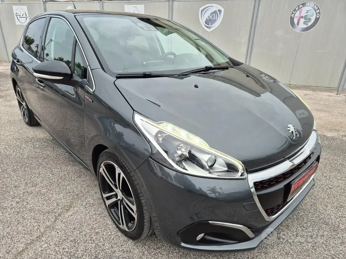 Usata Peugeot 208 GT-line 120 CV (88 kW) 2017 Grigio Utilitaria