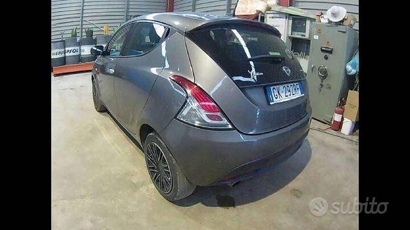 Usata Lancia Ypsilon Gold 69 CV (50 kW) 2022 Grigio Utilitaria
