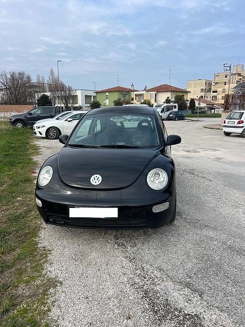 Usata VW New Beetle 101 CV (74 kW) 2000 Nero Utilitaria