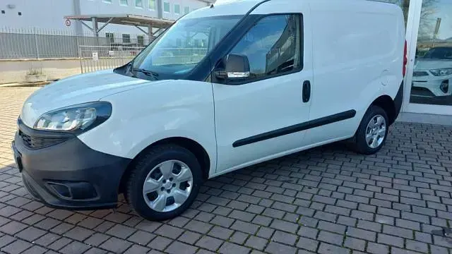 Begagnad Fiat Doblò Lounge 95 HK (69 kW) 2020 Vit