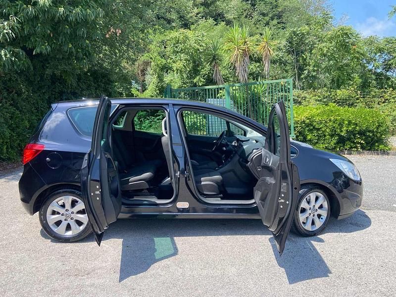 Usado Opel Meriva 101 CV (74 kW) 2011 Negro Monovolumen