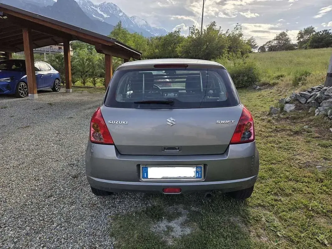 Usata Suzuki Swift GL 92 CV (67 kW) 2006 Grigio Utilitaria