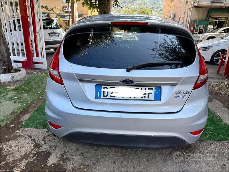 Usata Ford Fiesta Titanium 92 CV (67 kW) 2009 Grigio Utilitaria