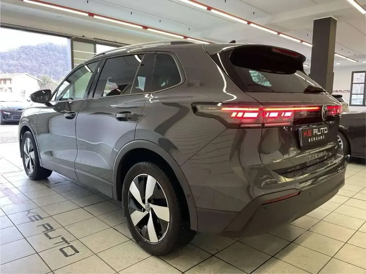 Usata VW Tiguan 150 CV (110 kW) 2024 Grigio SUV